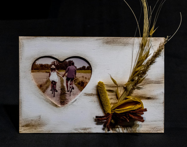 Porta-foto de madera corazón con flores secas 15 x 23 cm
